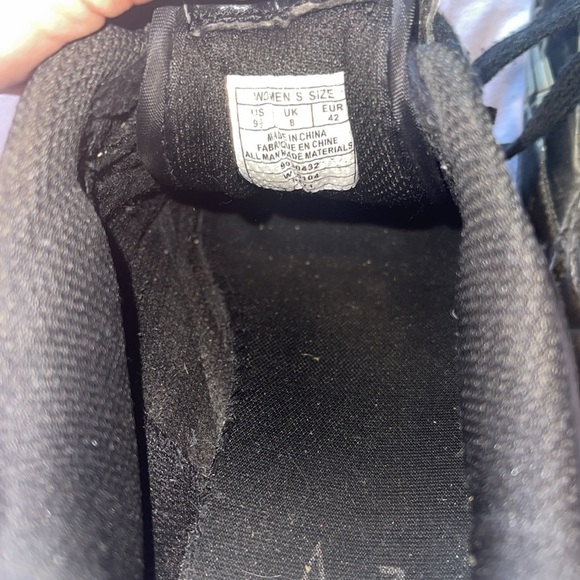 Black Athletic Women’s softball cleats - Picture 2 of 3